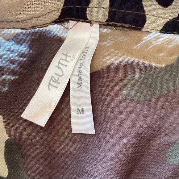 Truth high-low camouflage sheer top Size Medium - Picture 7 of 10